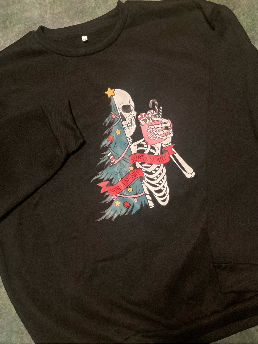 “Sorta Merry, Sorta Scary” Christmas Halloween Skeleton Black Sweatshirt Sz XL